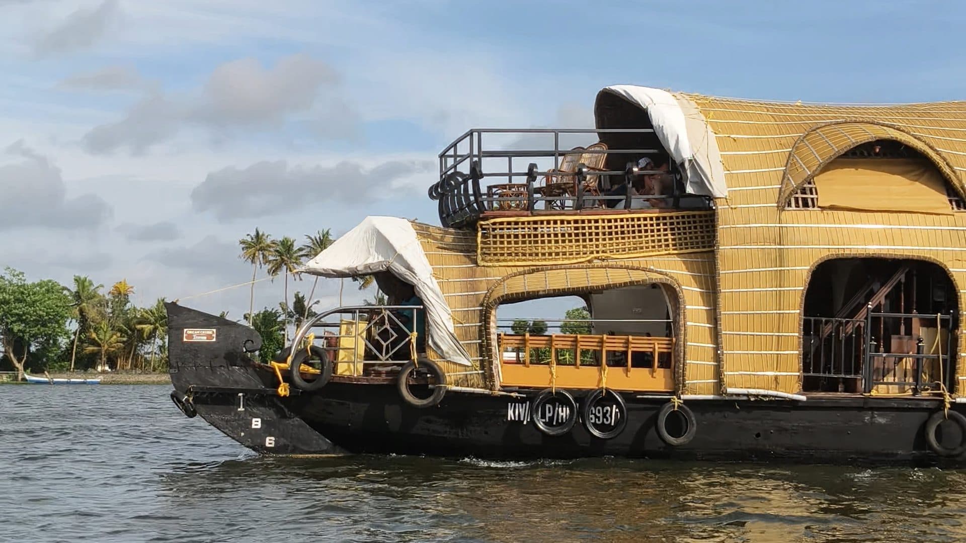 7 Common Houseboat Scams in Alleppey (And How to Avoid Them)