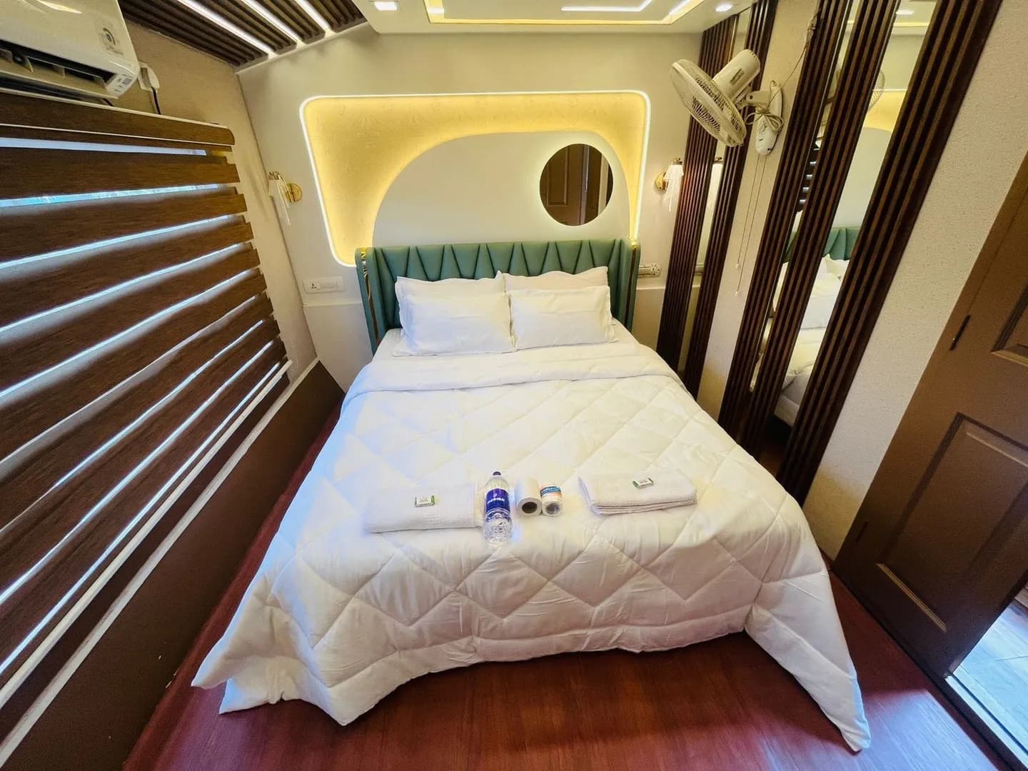 Nakshatra Premium  - 1 Bedroom Premium Houseboat Interior View | Alleppey Backwaters | Alleppey Green Tourism