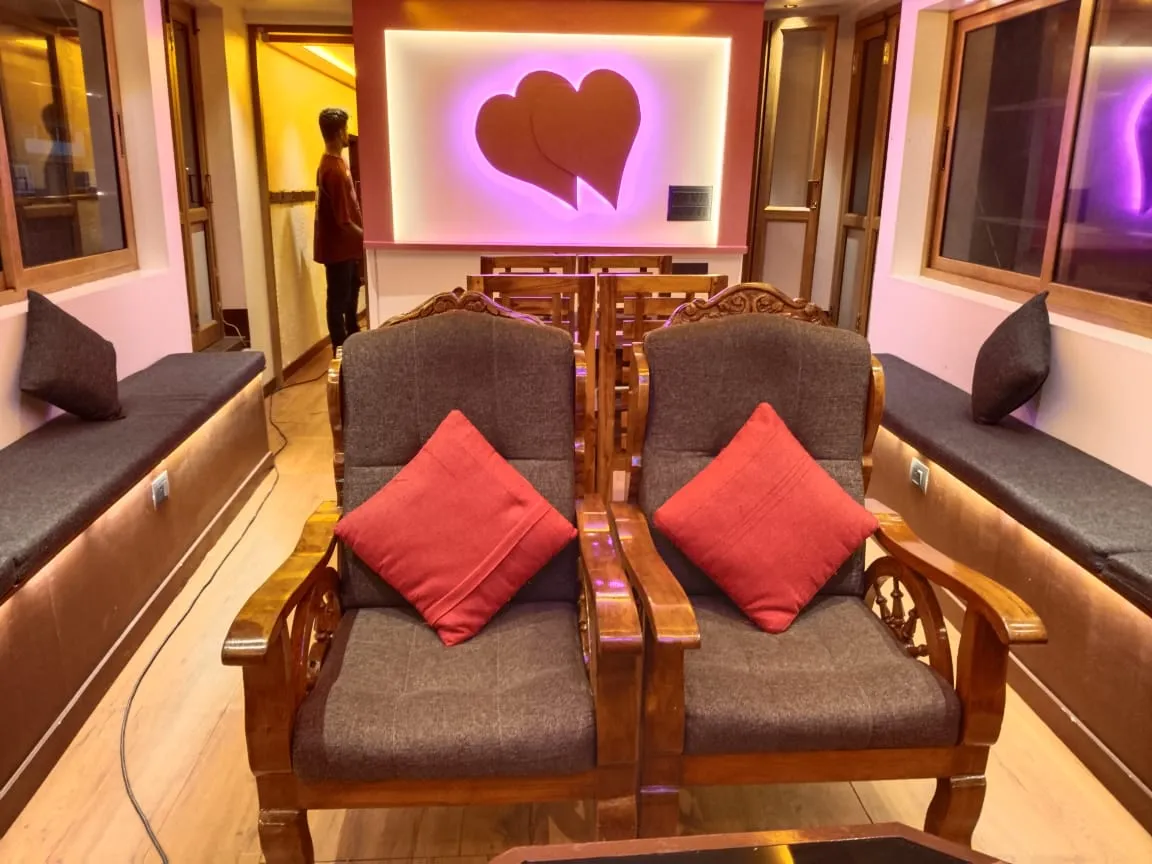 Kattilamma Premium I - 1 Bedroom Premium Houseboat Interior View | Alleppey Backwaters | Alleppey Green Tourism