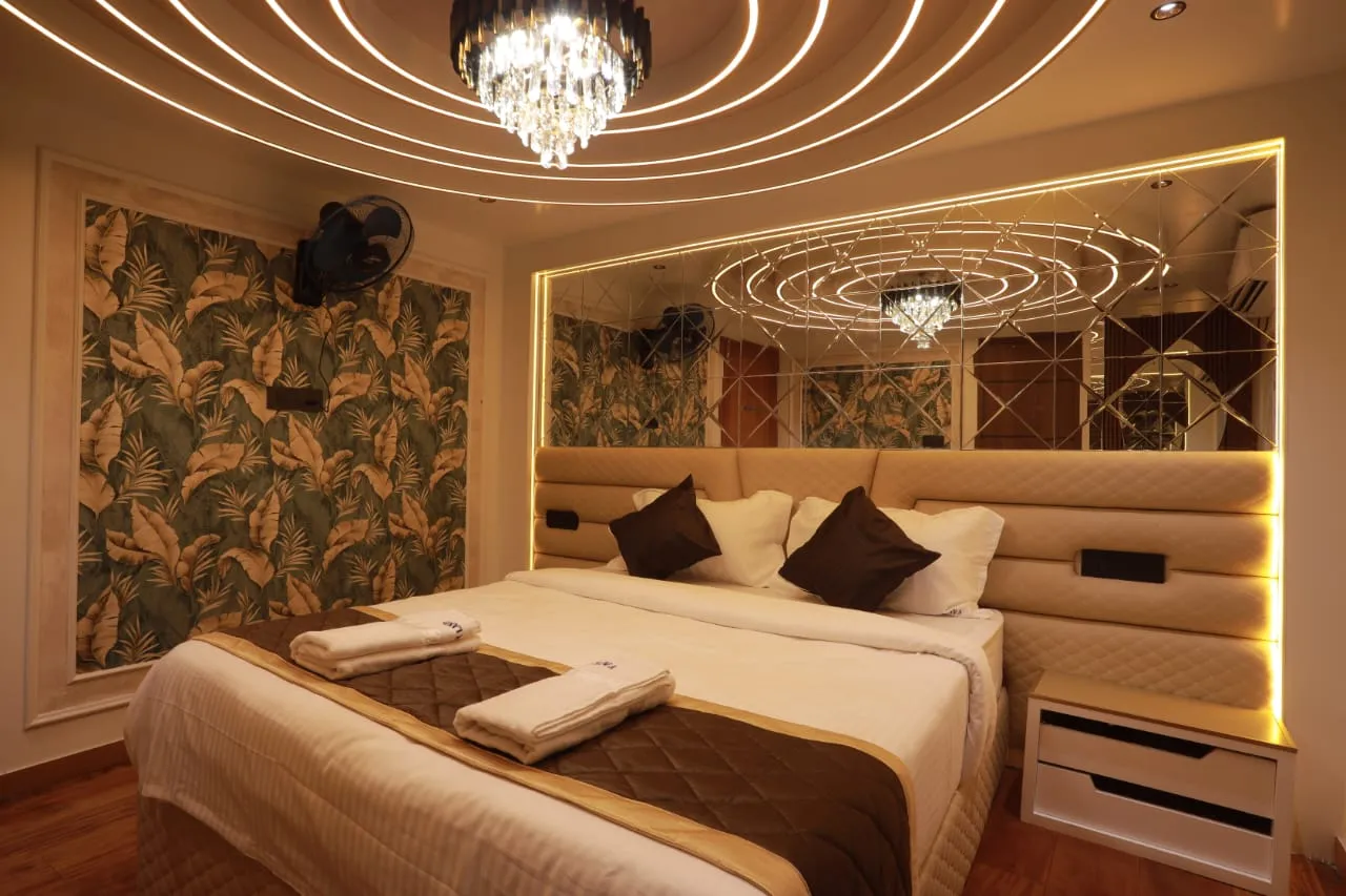 Fair Land Premium 4 - 4 Bedroom Premium Houseboat Interior View | Kerala Houseboat Cruise | Alleppey Green Tourism