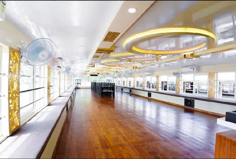 4 Sight Premium - 8 Bedroom Premium Houseboat Interior View | Alleppey Backwaters | Alleppey Green Tourism