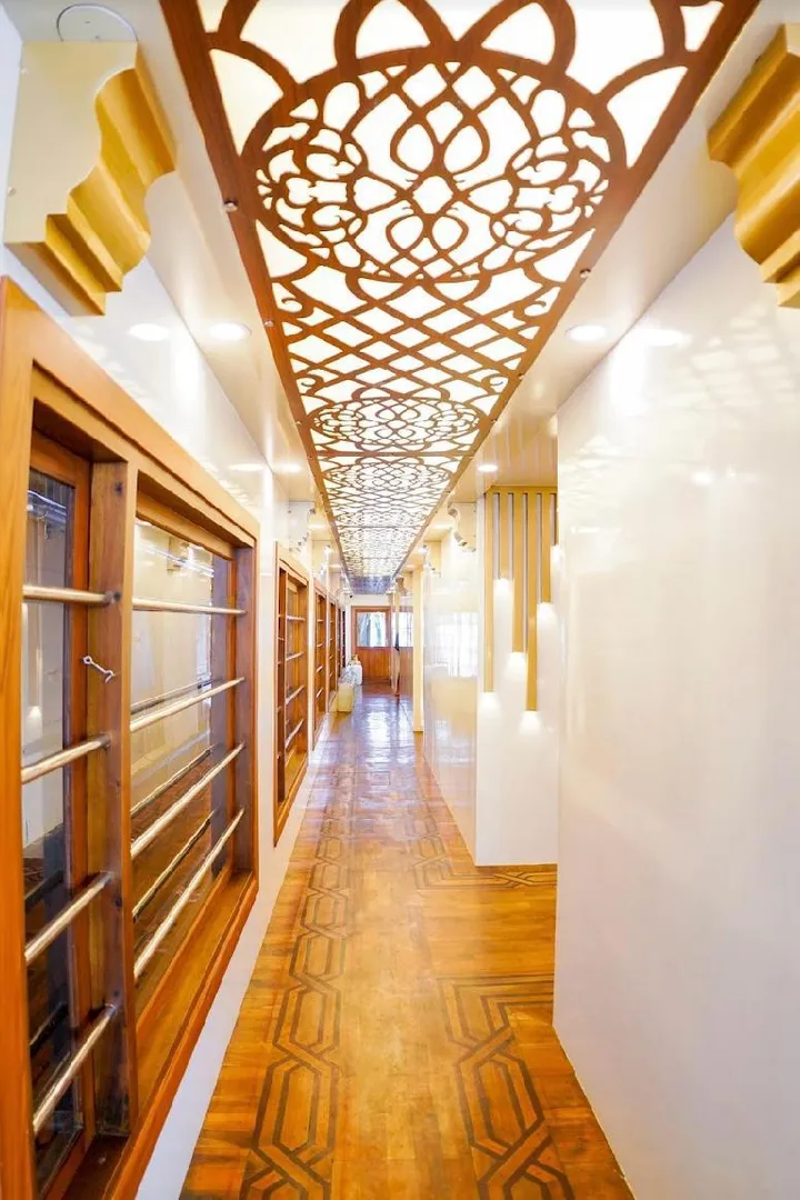 4 Sight Premium - 8 Bedroom Premium Houseboat Interior View | Alleppey Backwaters | Alleppey Green Tourism