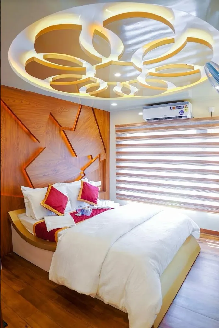 4 Sight Premium - 8 Bedroom Premium Houseboat Interior View | Alleppey Backwaters | Alleppey Green Tourism