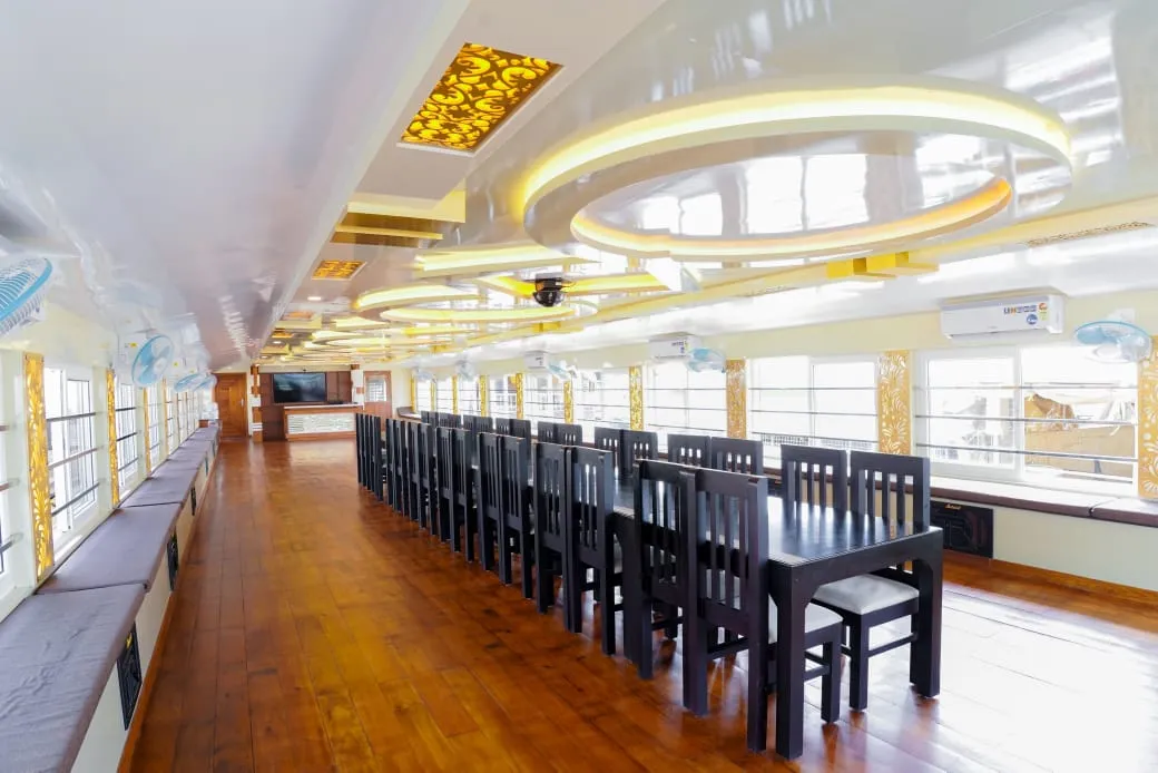 4 Sight Premium - 8 Bedroom Premium Houseboat Interior View | Alleppey Backwaters | Alleppey Green Tourism
