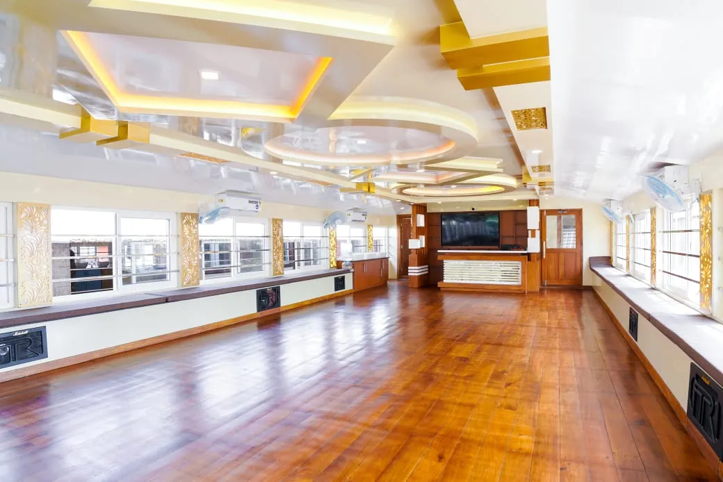 4 Sight Premium - 7 Bedroom Premium Houseboat Interior View | Alleppey Backwaters | Alleppey Green Tourism