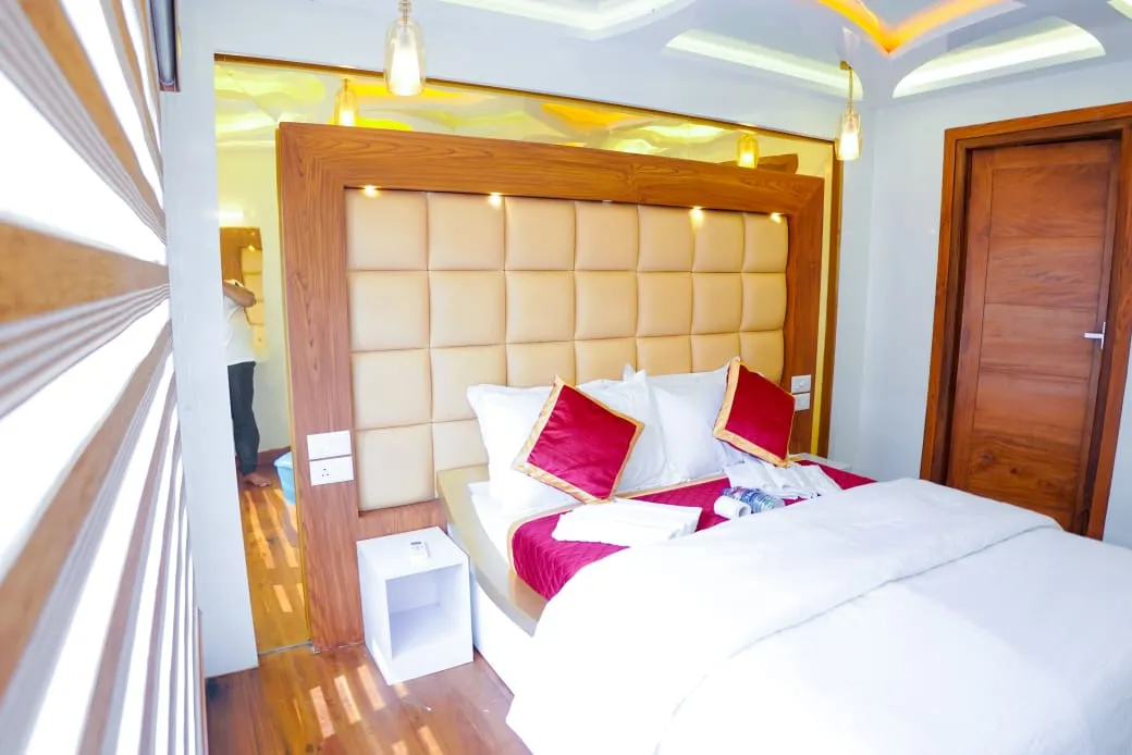 4 Sight Premium - 7 Bedroom Premium Houseboat Interior View | Alleppey Backwaters | Alleppey Green Tourism