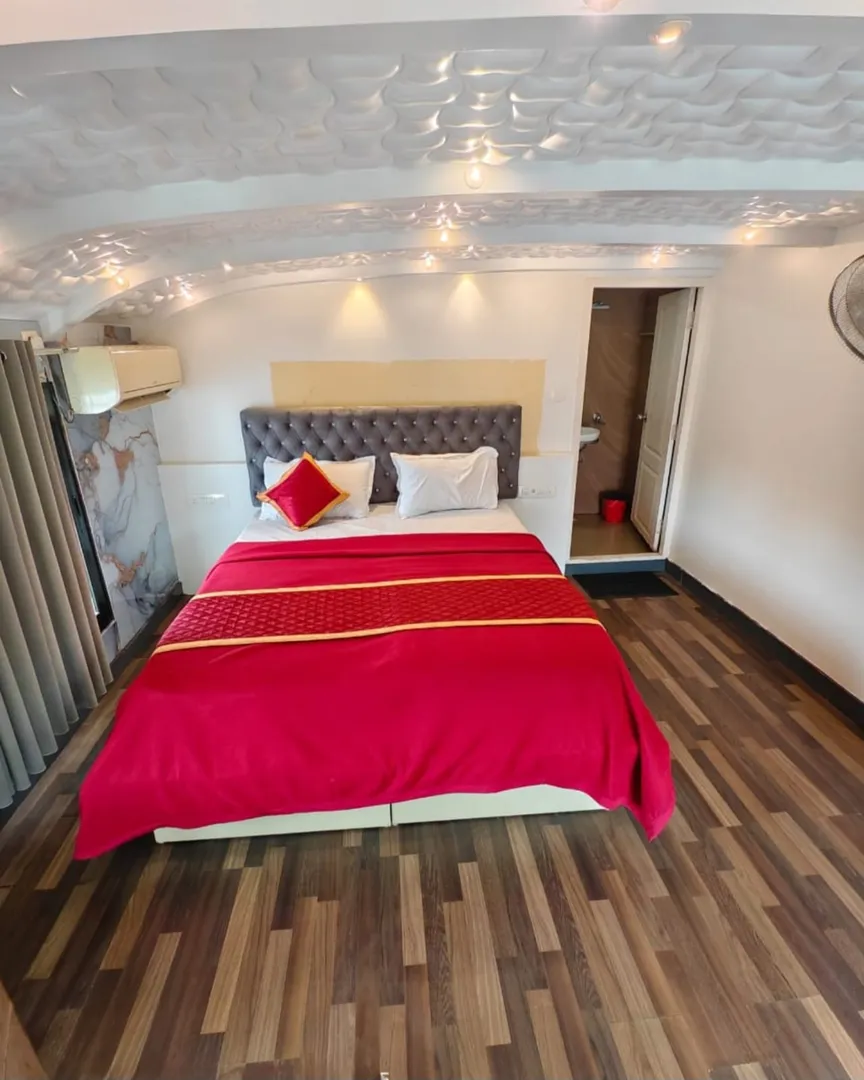 Anil Premium - 5 Bedroom Premium Houseboat Interior View | Kerala Houseboat Cruise | Alleppey Green Tourism