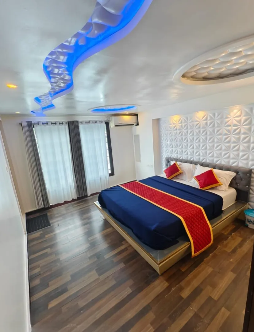 Anil Premium - 5 Bedroom Premium Houseboat Interior View | Alleppey Backwaters | Alleppey Green Tourism