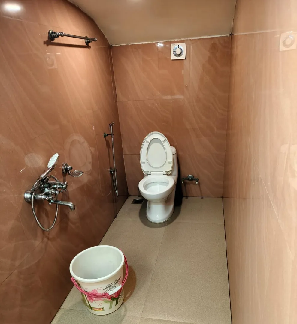 Anil Premium - 5 Bedroom Premium Houseboat Interior View | Alleppey Backwaters | Alleppey Green Tourism