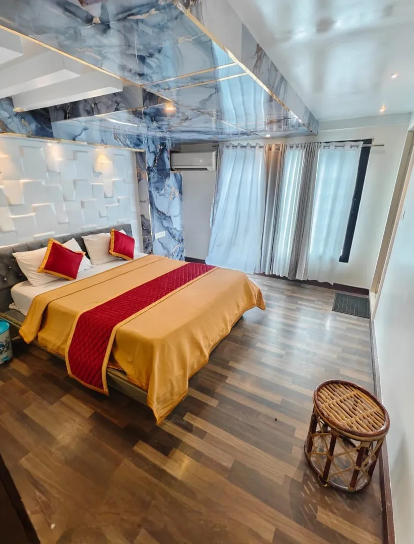 Anil Premium - 5 Bedroom Premium Houseboat Interior View | Kerala Houseboat Cruise | Alleppey Green Tourism