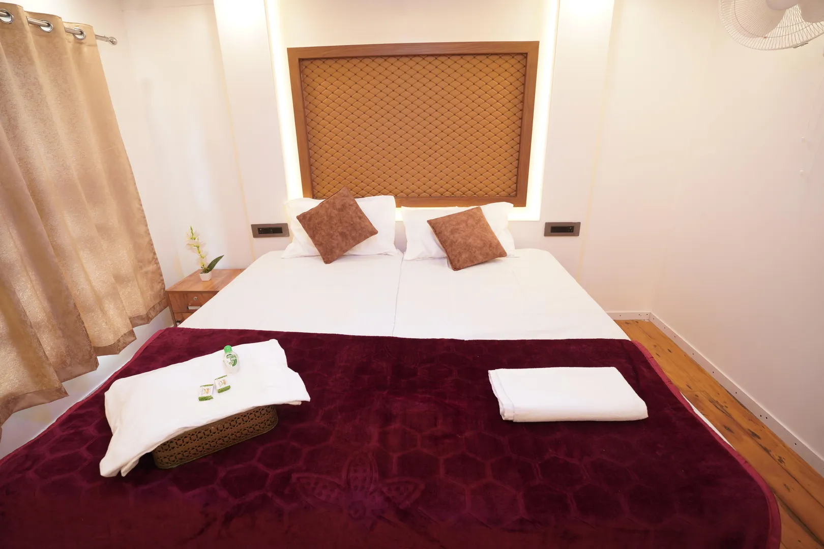 Blue Diamond Premium - 2 Bedroom Premium Houseboat Interior View | Kerala Houseboat Cruise | Alleppey Green Tourism