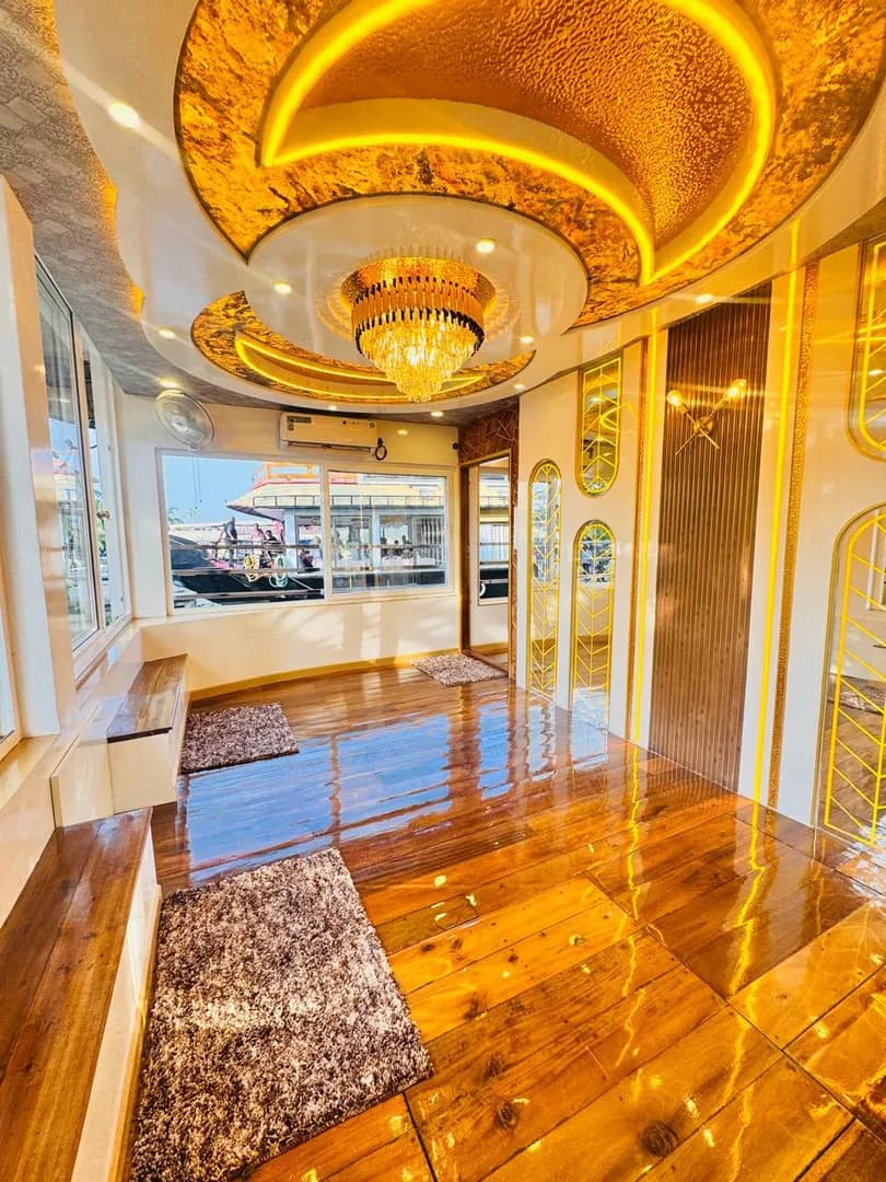 Defender Premium - 7 Bedroom Deluxe Houseboat Interior View | Kerala Houseboat Cruise | Alleppey Green Tourism