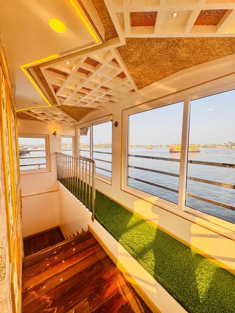 Defender Premium - 7 Bedroom Deluxe Houseboat Interior View | Alleppey Backwaters | Alleppey Green Tourism