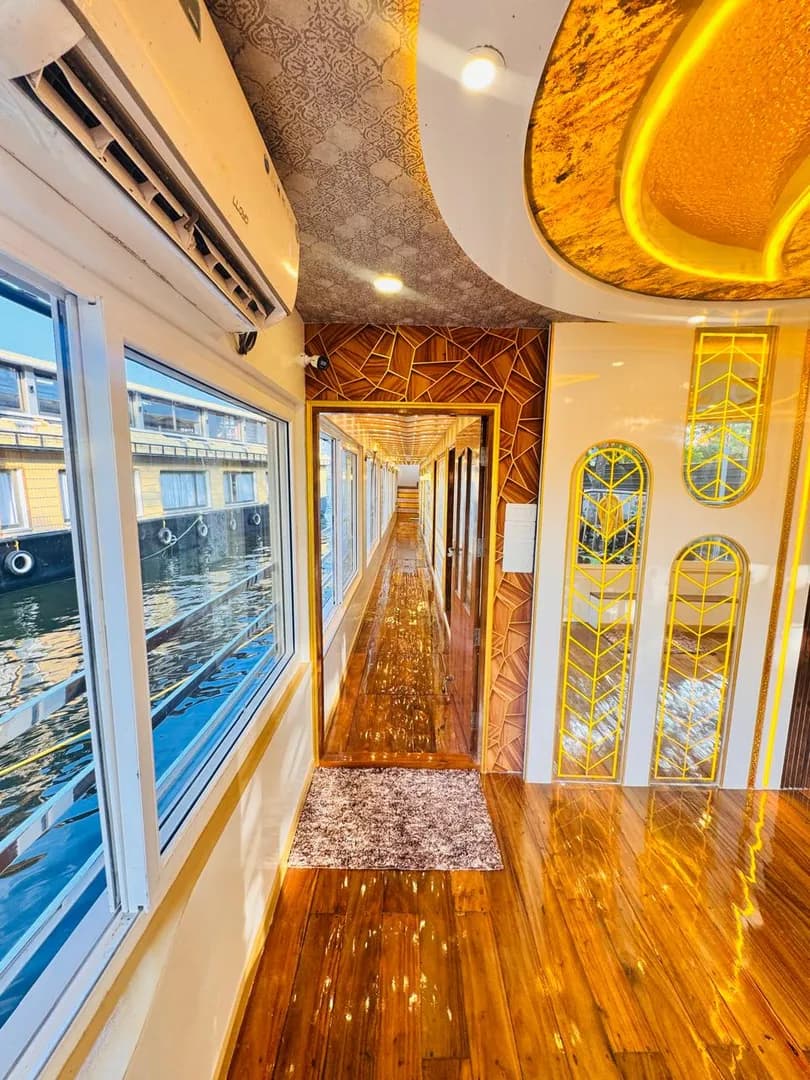 Defender Premium - 7 Bedroom Deluxe Houseboat Interior View | Kerala Houseboat Cruise | Alleppey Green Tourism