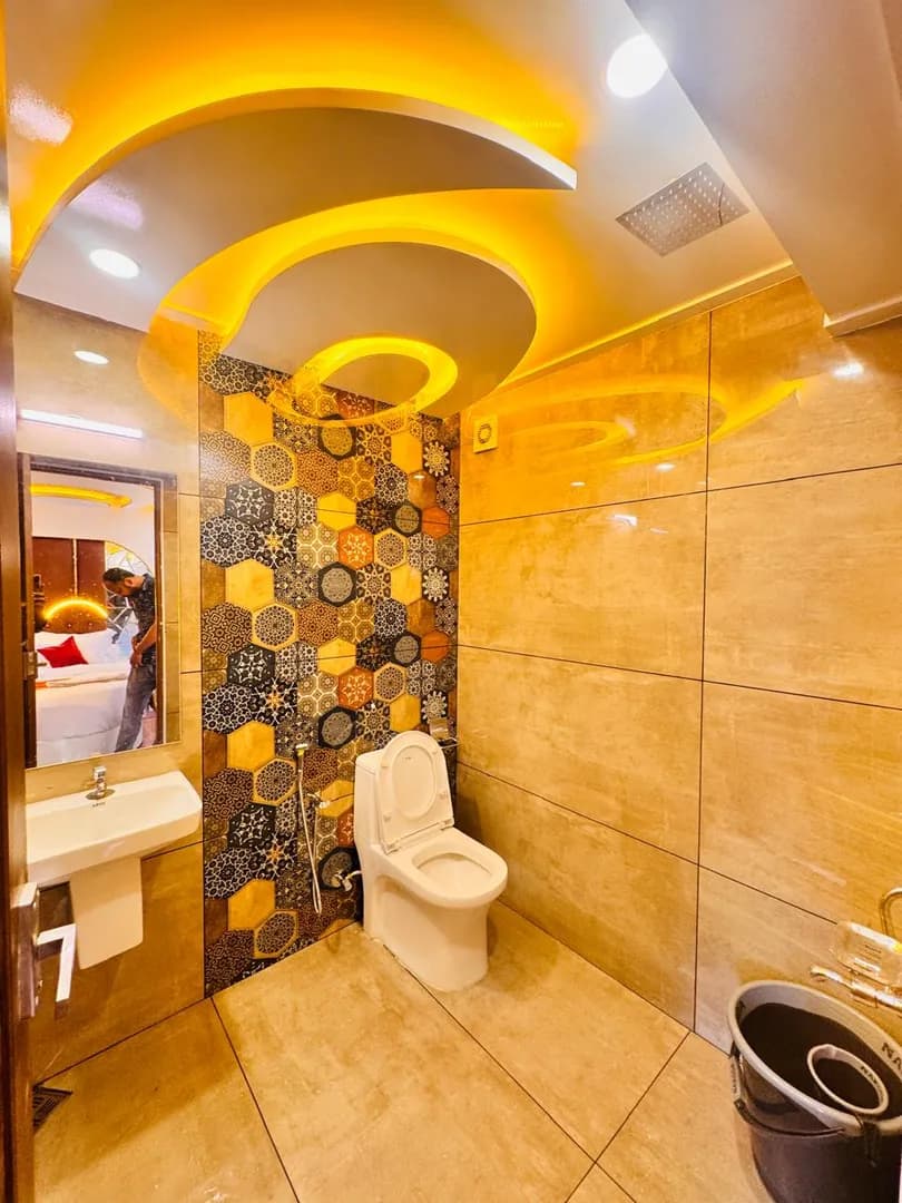 Defender Premium - 7 Bedroom Deluxe Houseboat Interior View | Alleppey Backwaters | Alleppey Green Tourism