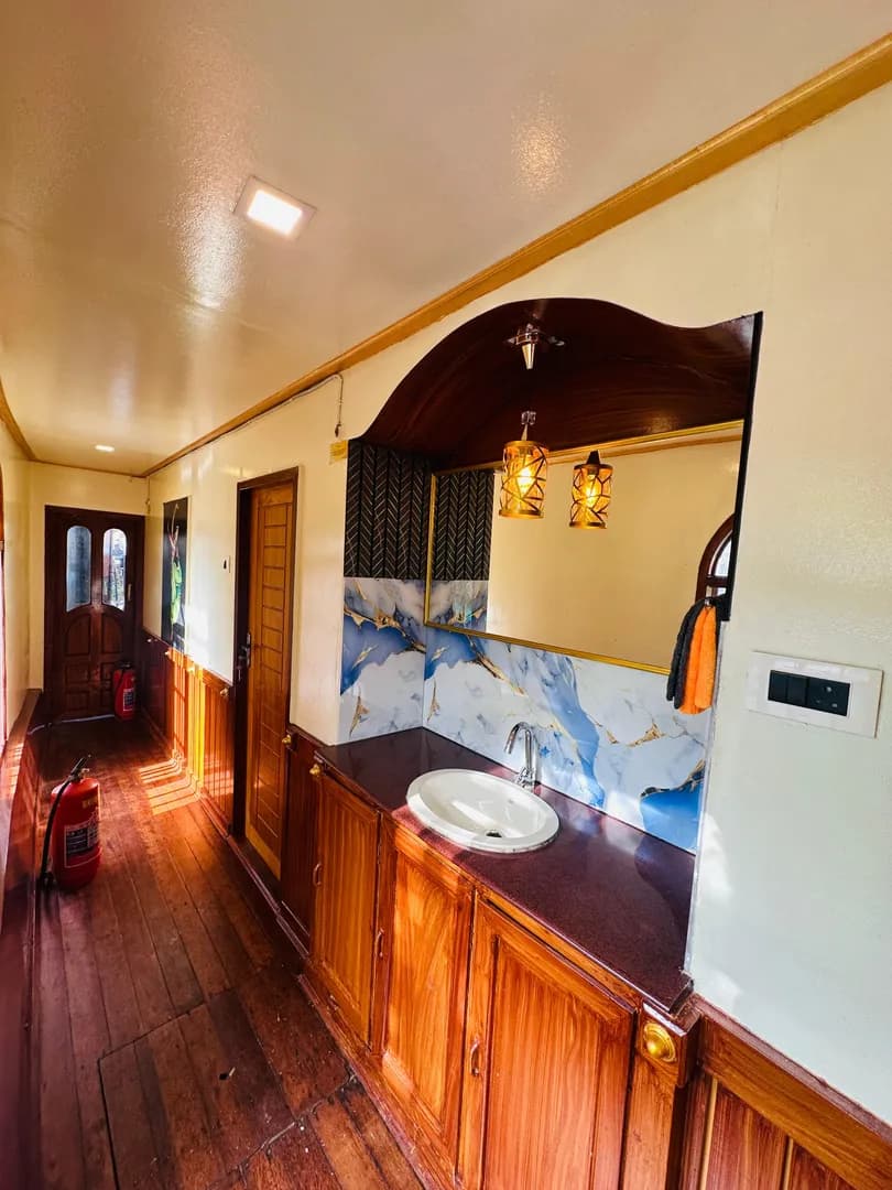 Jeeva Deluxe - 2 Bedroom Deluxe Houseboat Interior View | Alleppey Backwaters | Alleppey Green Tourism