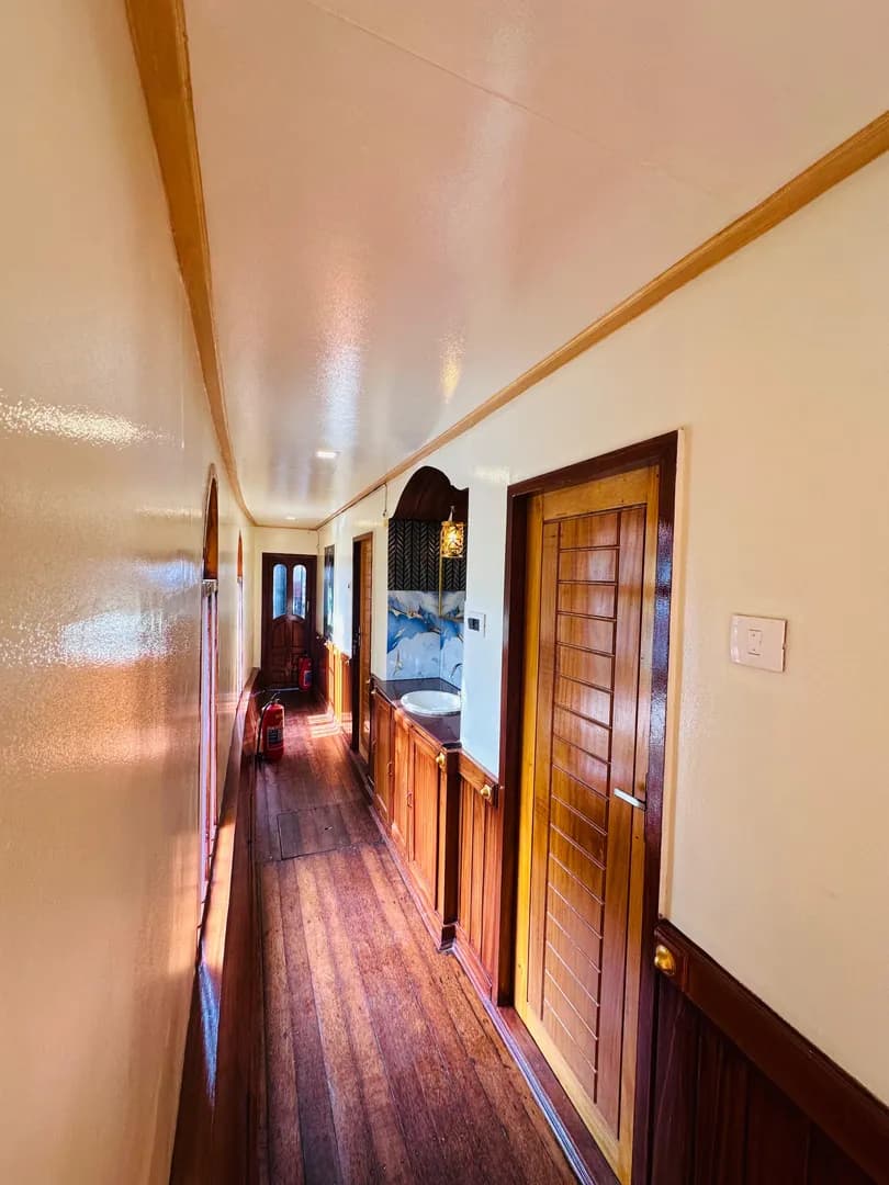 Jeeva Deluxe - 2 Bedroom Deluxe Houseboat Interior View | Alleppey Backwaters | Alleppey Green Tourism