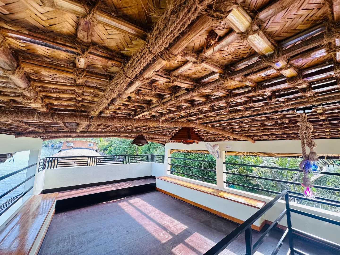 Jeeva Deluxe - 2 Bedroom Deluxe Houseboat Interior View | Alleppey Backwaters | Alleppey Green Tourism