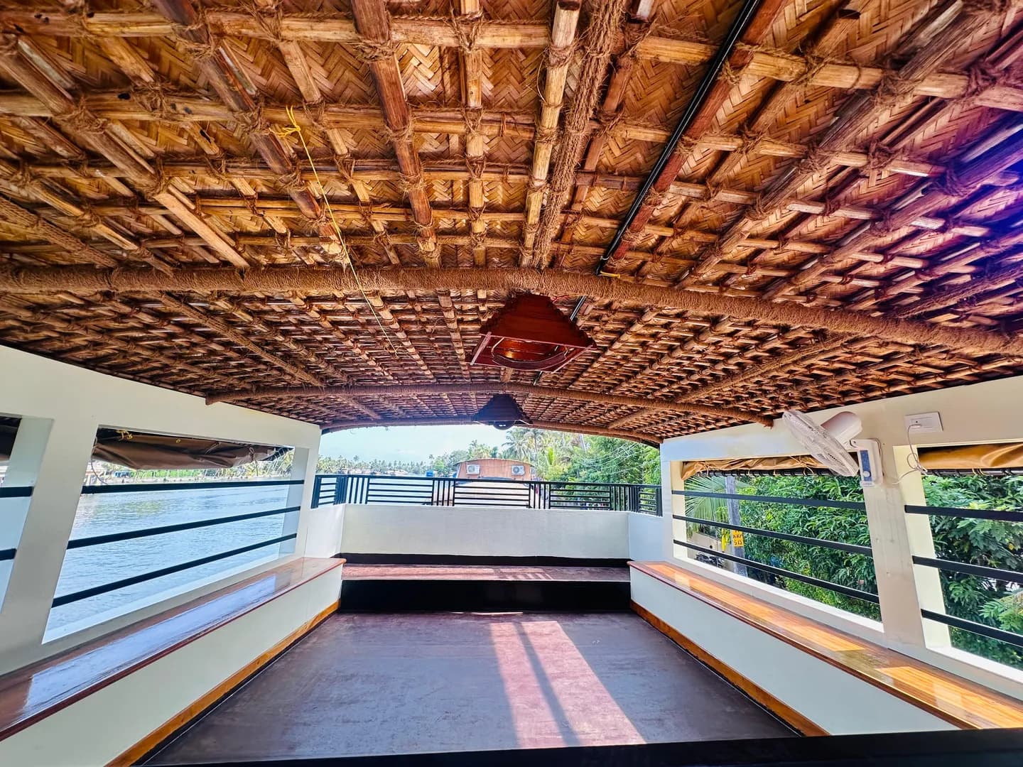 Jeeva Deluxe - 2 Bedroom Deluxe Houseboat Interior View | Alleppey Backwaters | Alleppey Green Tourism