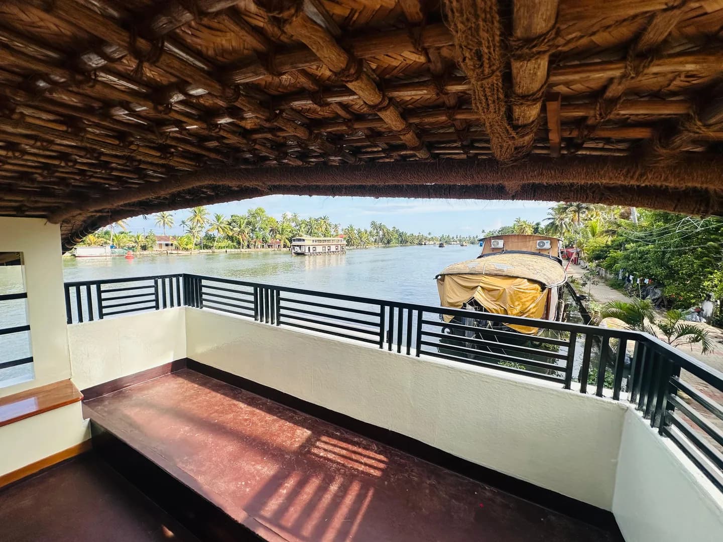 Jeeva Deluxe - 2 Bedroom Deluxe Houseboat Interior View | Kerala Houseboat Cruise | Alleppey Green Tourism