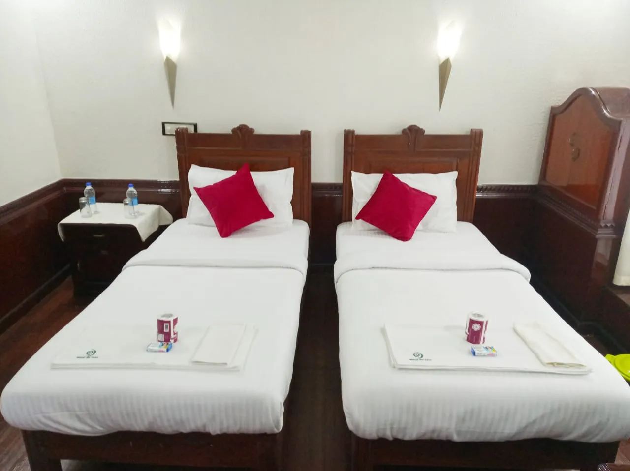 Jerry Deluxe 4 - 4 Bedroom Deluxe Houseboat Interior View | Kerala Houseboat Cruise | Alleppey Green Tourism