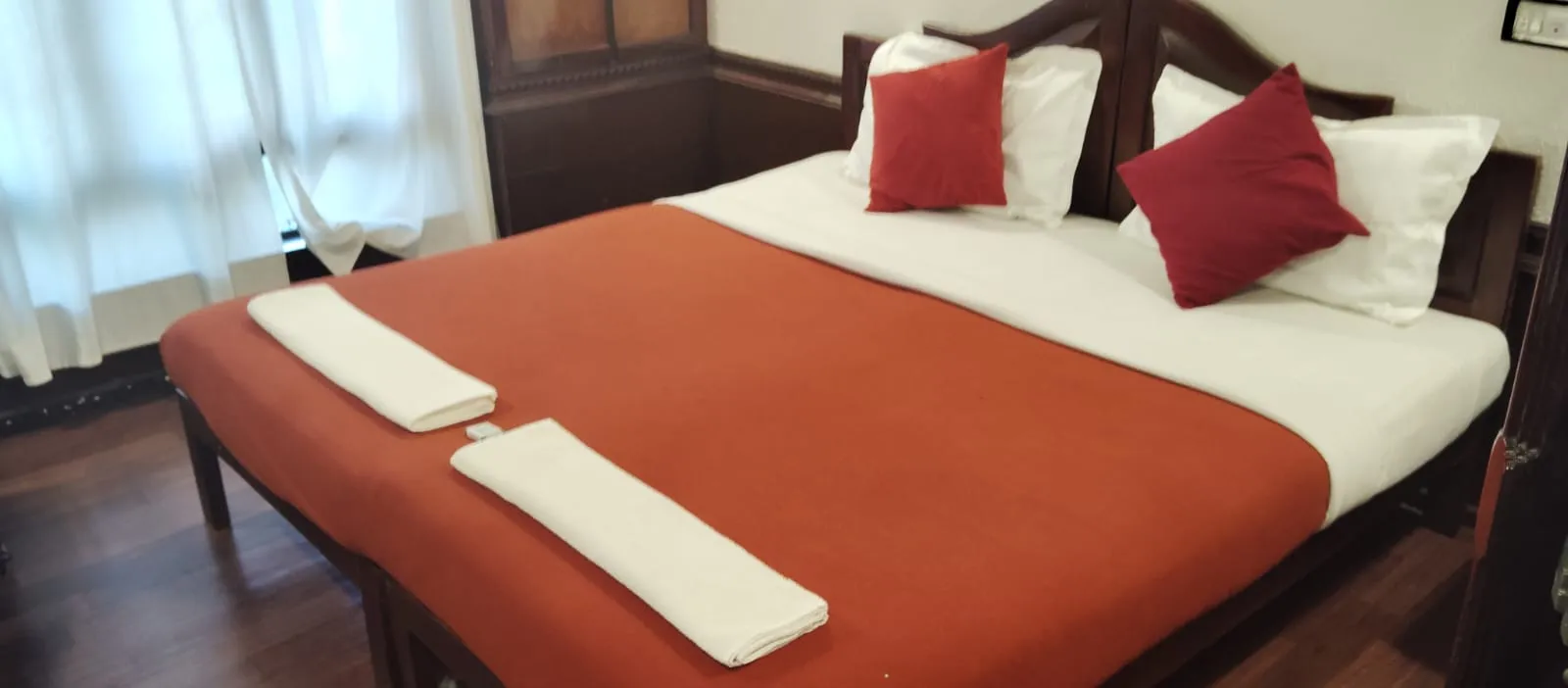 Jerry Deluxe 4 - 4 Bedroom Deluxe Houseboat Interior View | Kerala Houseboat Cruise | Alleppey Green Tourism