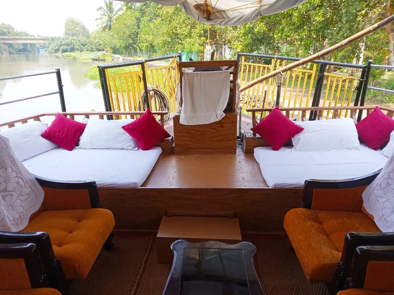 Jerry Deluxe 4 - 4 Bedroom Deluxe Houseboat Interior View | Kerala Houseboat Cruise | Alleppey Green Tourism
