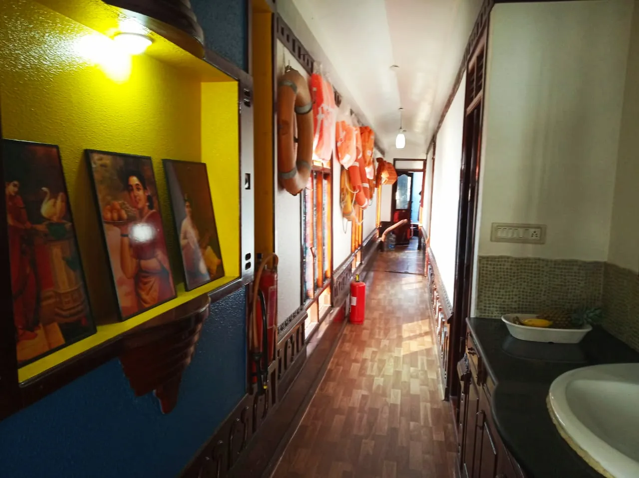 Jerry Deluxe 4 - 4 Bedroom Deluxe Houseboat Interior View | Alleppey Backwaters | Alleppey Green Tourism