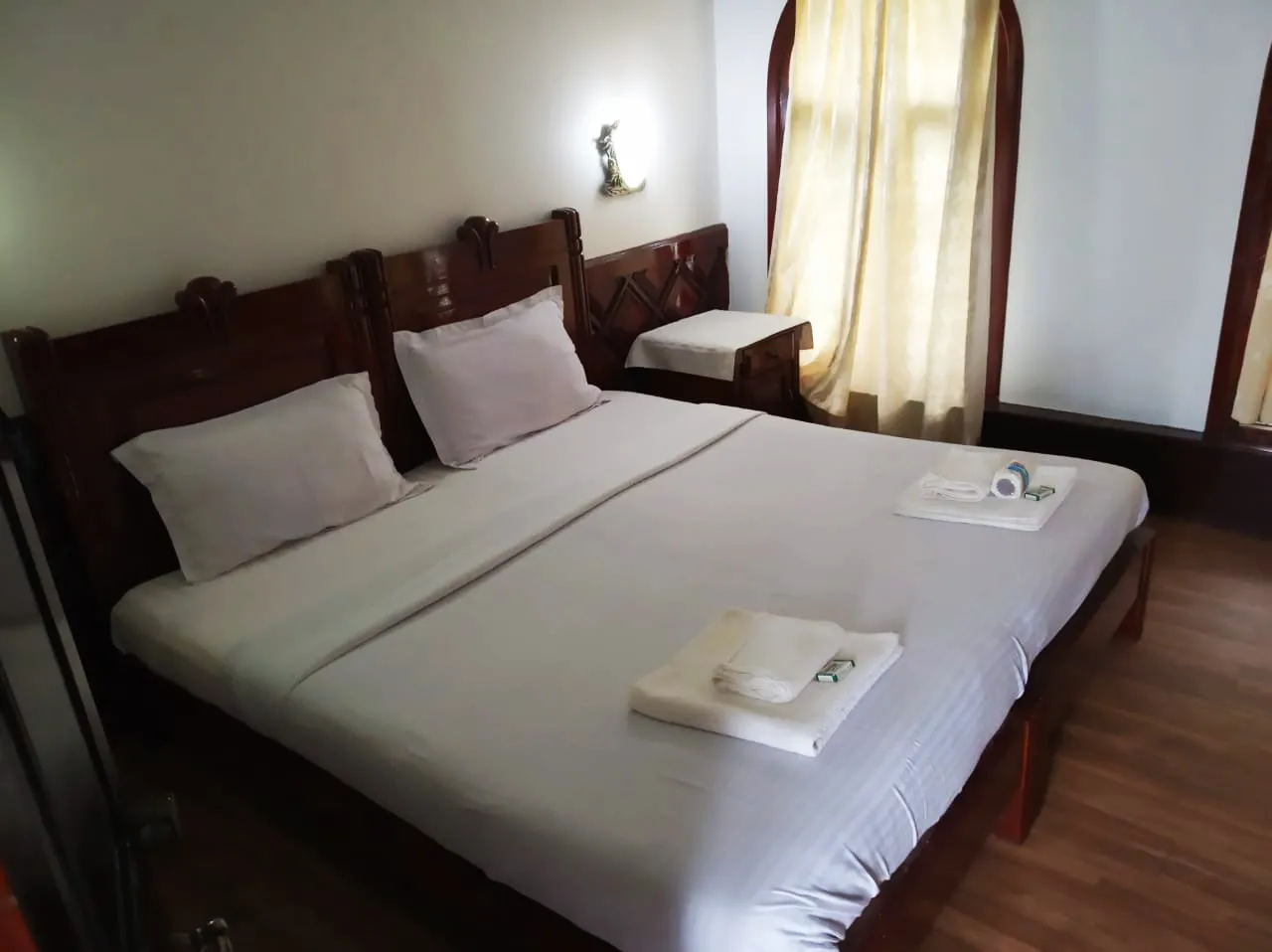 Jerry Deluxe 4 - 4 Bedroom Deluxe Houseboat Interior View | Alleppey Backwaters | Alleppey Green Tourism