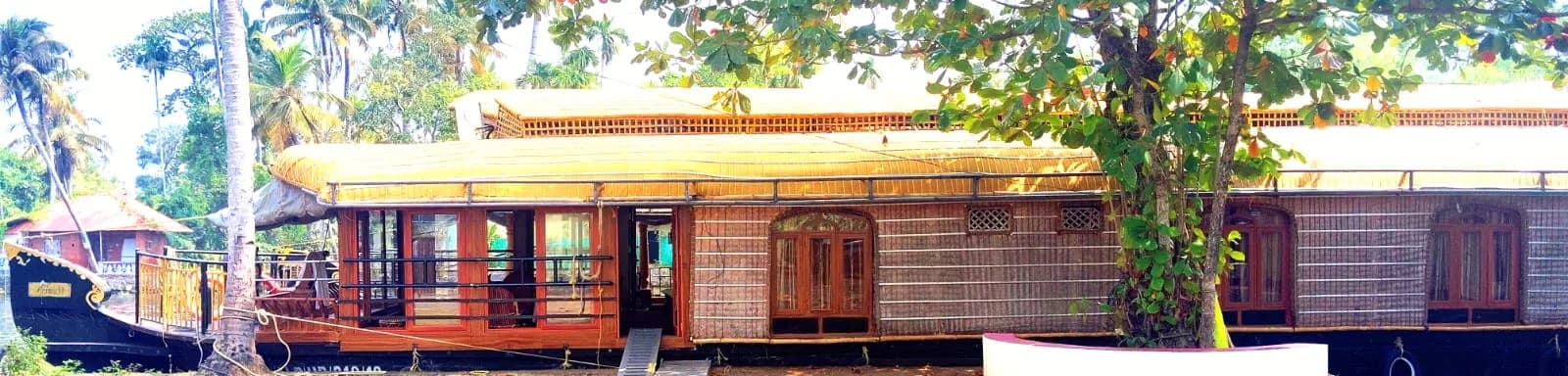 Jerry Deluxe 4 - 4 Bedroom Deluxe Houseboat Interior View | Alleppey Backwaters | Alleppey Green Tourism