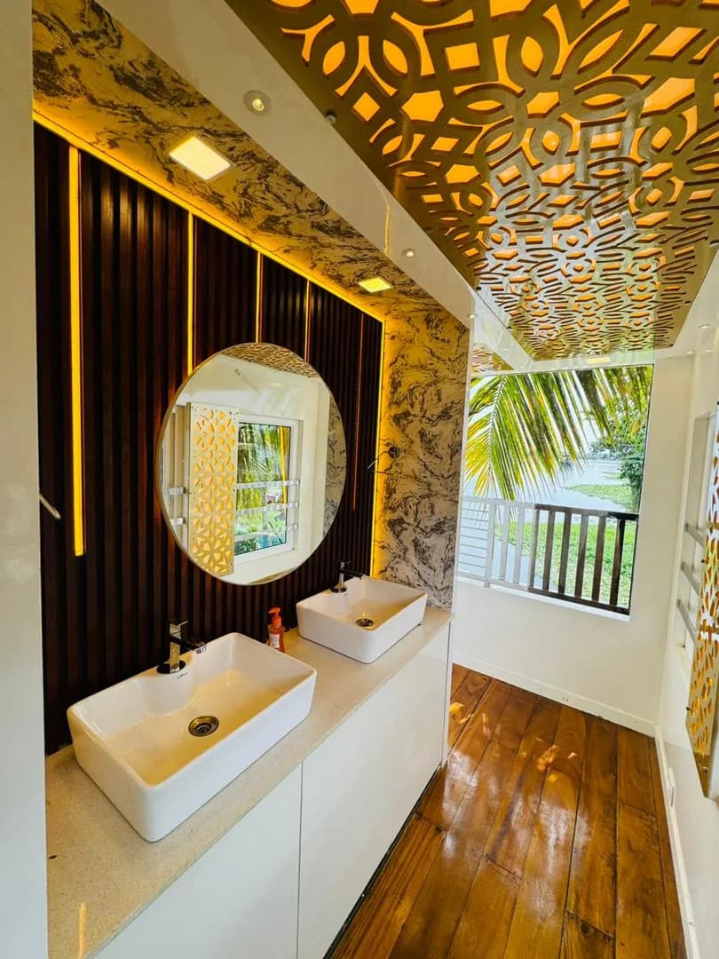 Legender Luxury - 7 Bedroom Deluxe Houseboat Interior View | Kerala Houseboat Cruise | Alleppey Green Tourism