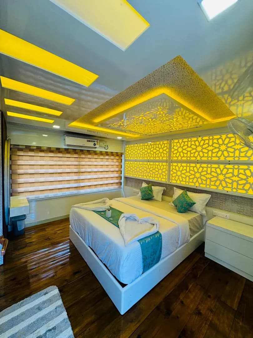Legender Luxury - 7 Bedroom Deluxe Houseboat Interior View | Kerala Houseboat Cruise | Alleppey Green Tourism