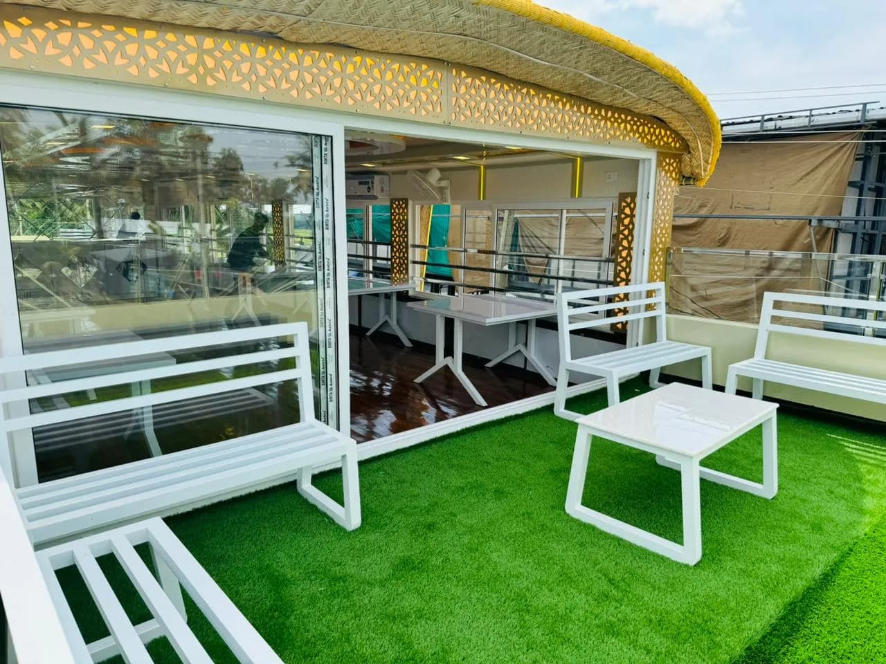 Legender Luxury - 7 Bedroom Deluxe Houseboat Interior View | Alleppey Backwaters | Alleppey Green Tourism