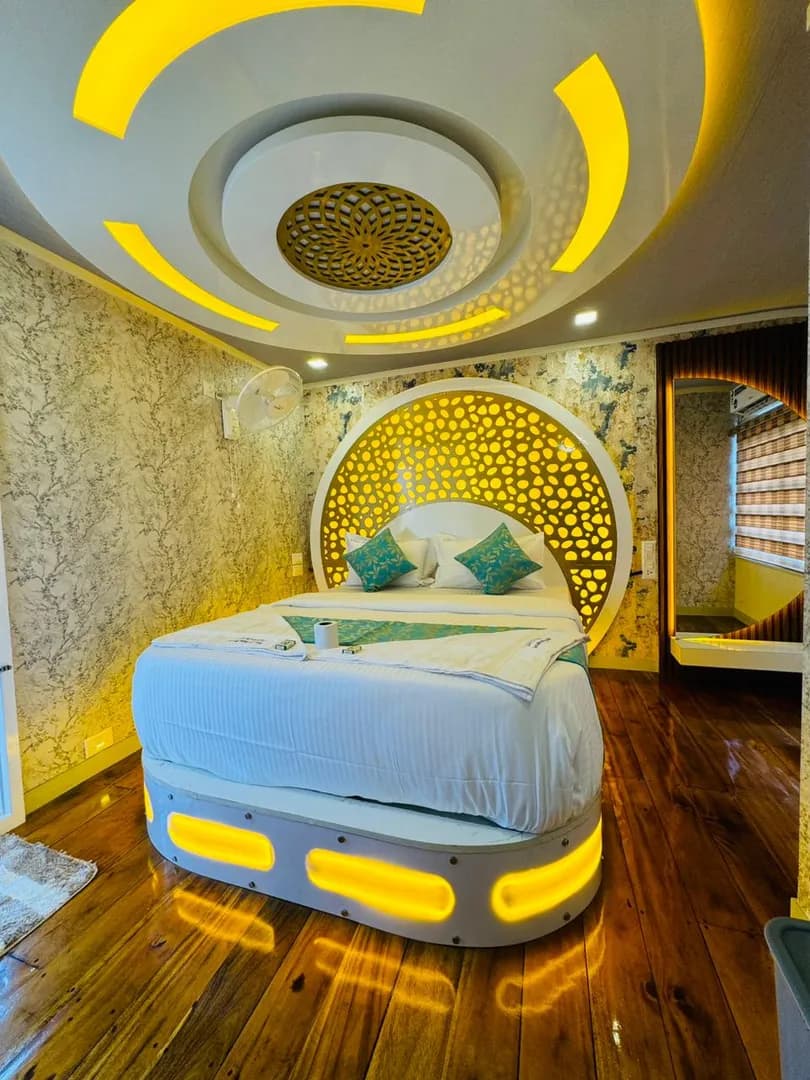 Legender Luxury - 7 Bedroom Deluxe Houseboat Interior View | Alleppey Backwaters | Alleppey Green Tourism
