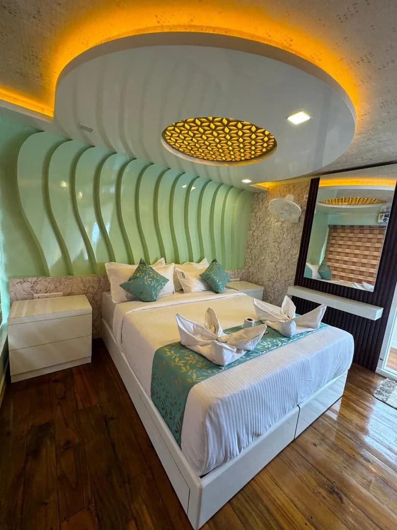 Legender Luxury - 7 Bedroom Deluxe Houseboat Interior View | Alleppey Backwaters | Alleppey Green Tourism