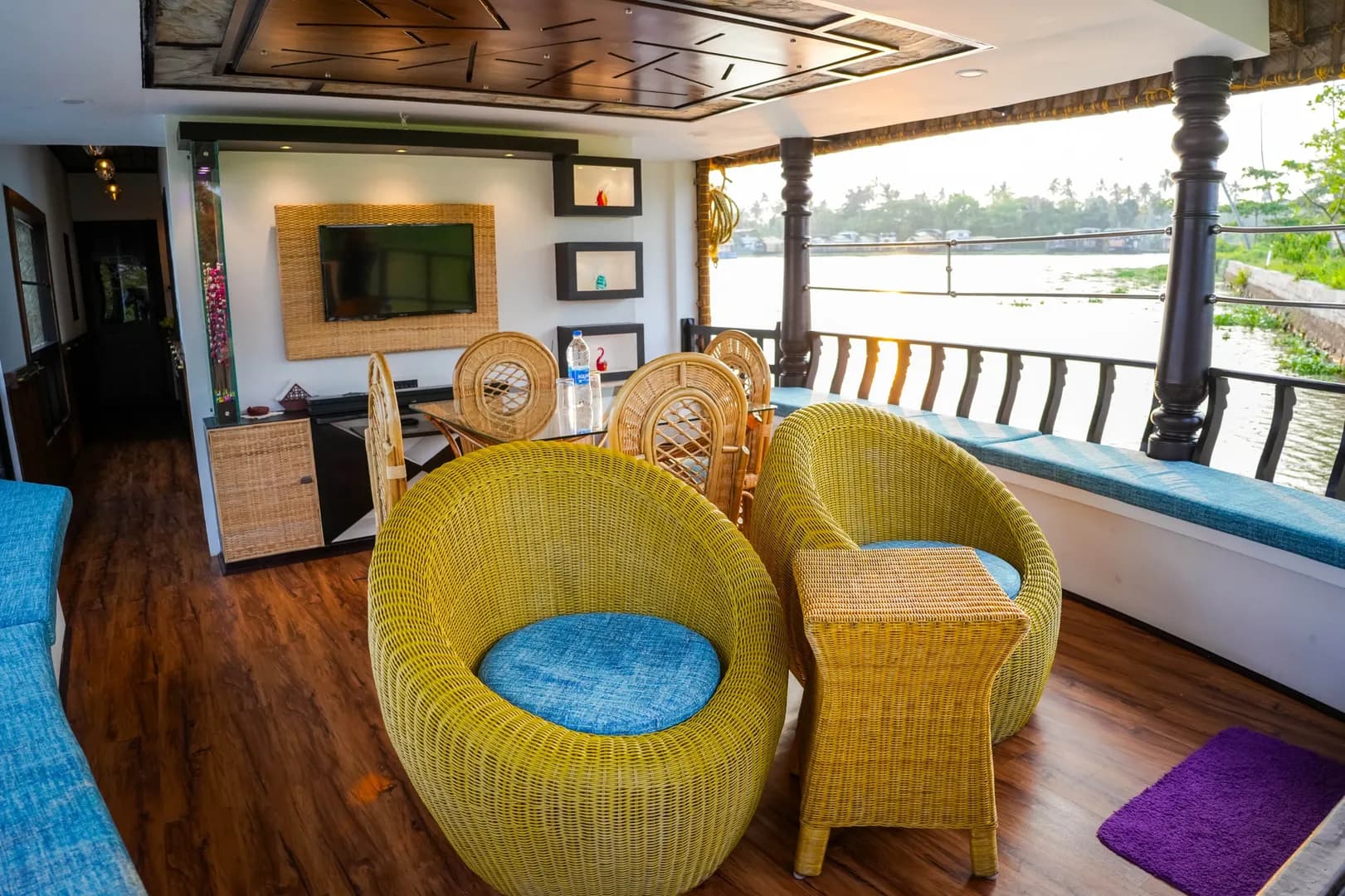 Why Not Premium - 1 Bedroom Premium Houseboat Interior View | Alleppey Backwaters | Alleppey Green Tourism