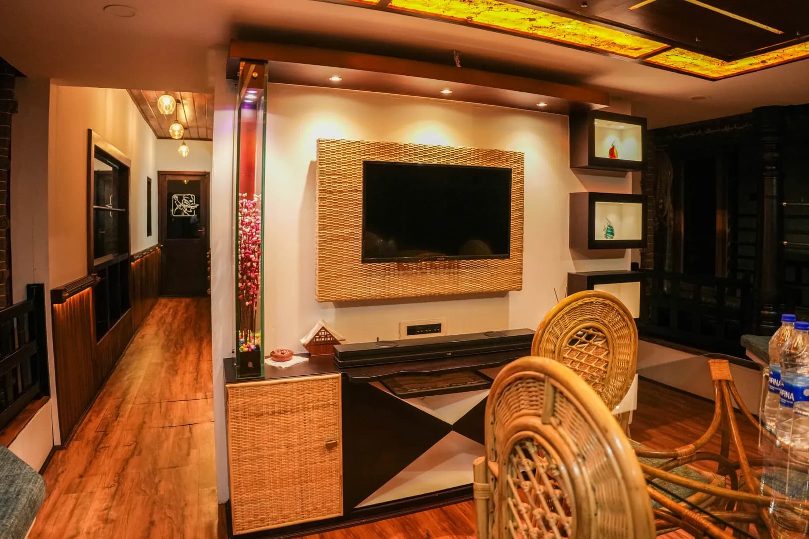 Why Not Premium - 1 Bedroom Premium Houseboat Interior View | Kerala Houseboat Cruise | Alleppey Green Tourism