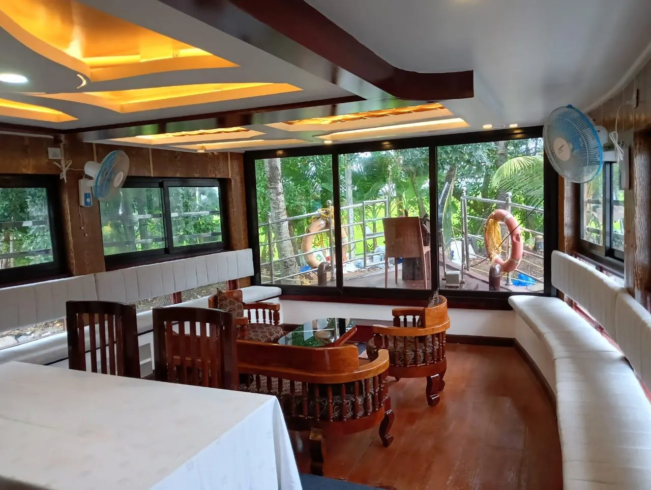 Blue Finz - 1 Bedroom Premium Houseboat Interior View | Alleppey Backwaters | Alleppey Green Tourism