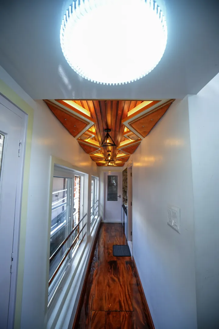 Lake Surya Luxury - 1 Bedroom Luxury Houseboat Interior View | Kerala Houseboat Cruise | Alleppey Green Tourism