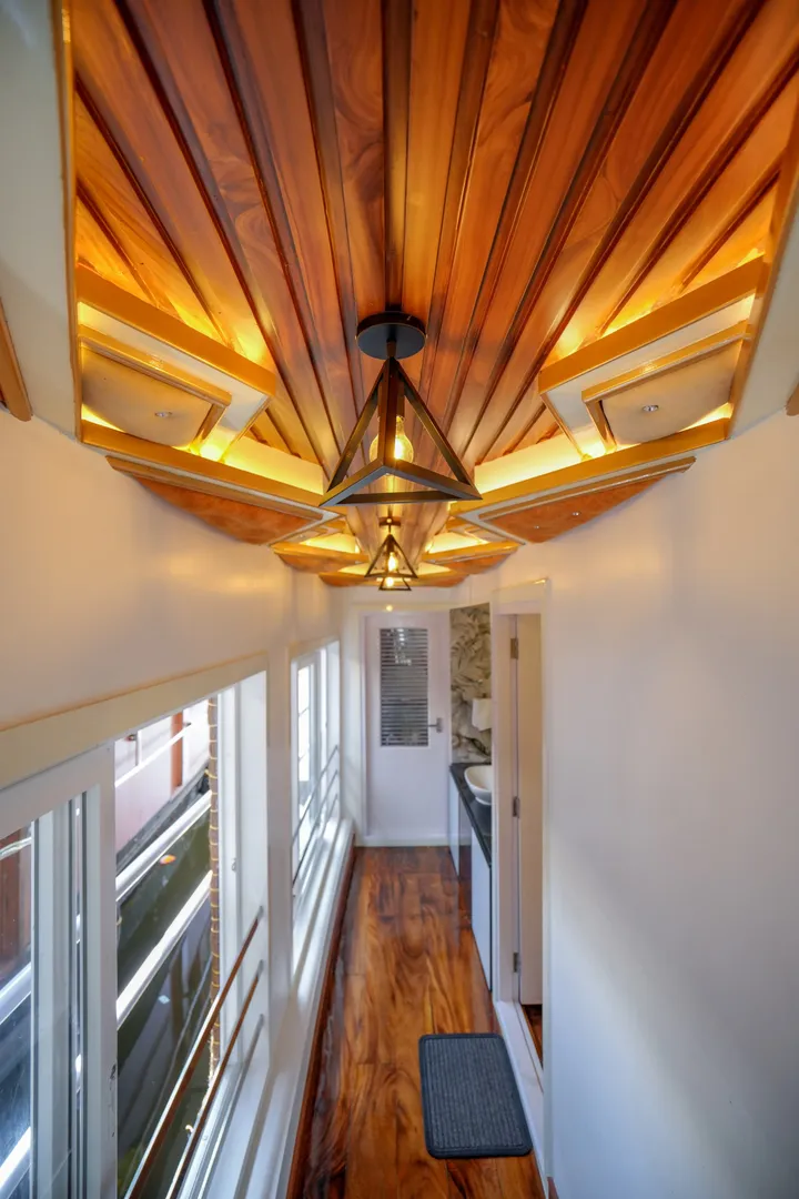 Lake Surya Luxury - 1 Bedroom Luxury Houseboat Interior View | Alleppey Backwaters | Alleppey Green Tourism