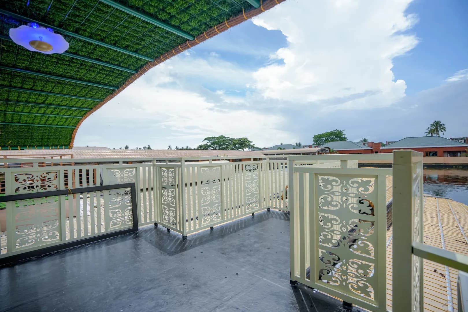 Lake Surya Luxury - 1 Bedroom Luxury Houseboat Interior View | Alleppey Backwaters | Alleppey Green Tourism