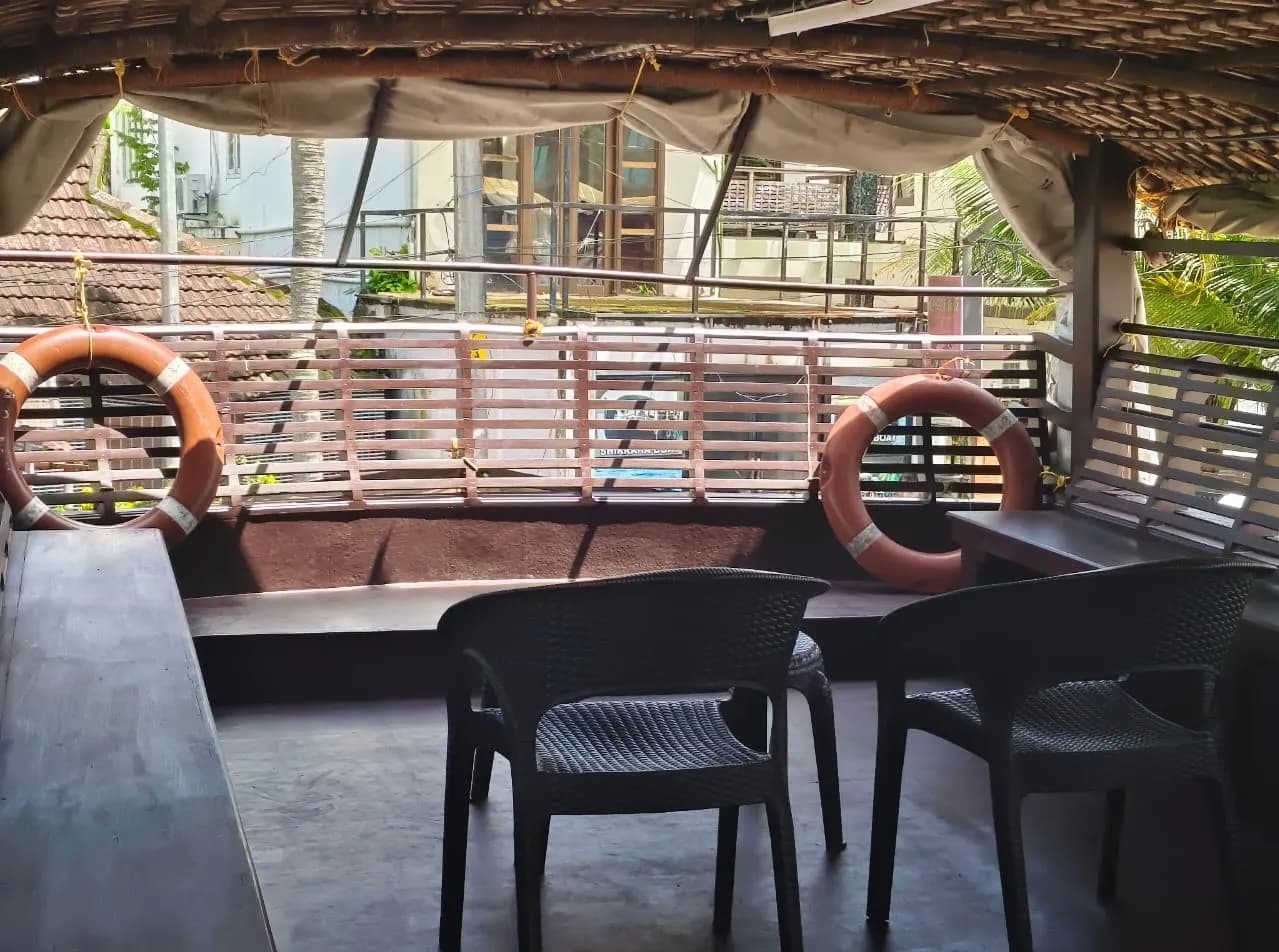 Robin Premium - 1 Bedroom Premium Houseboat Interior View | Kerala Houseboat Cruise | Alleppey Green Tourism