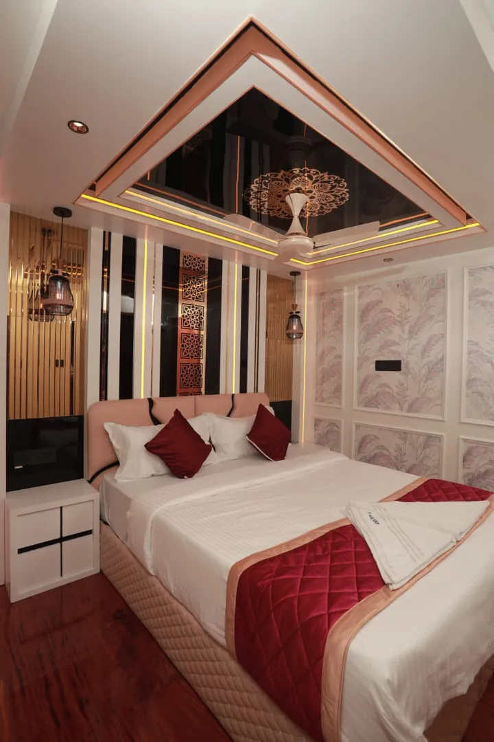 Fair Land Premium 4 - 4 Bedroom Premium Houseboat Interior View | Alleppey Backwaters | Alleppey Green Tourism