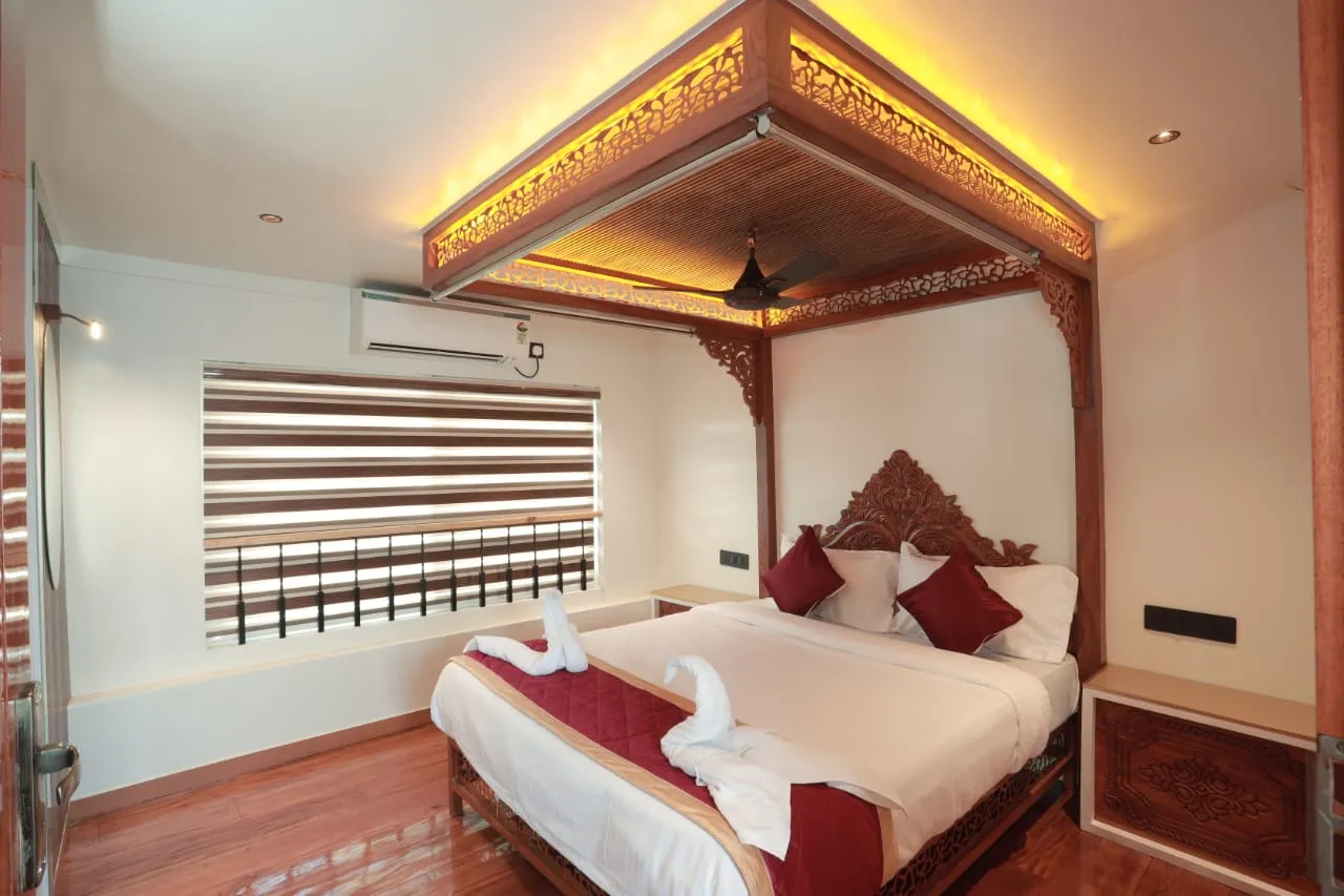 Fair Land Premium 4 - 4 Bedroom Premium Houseboat Interior View | Alleppey Backwaters | Alleppey Green Tourism