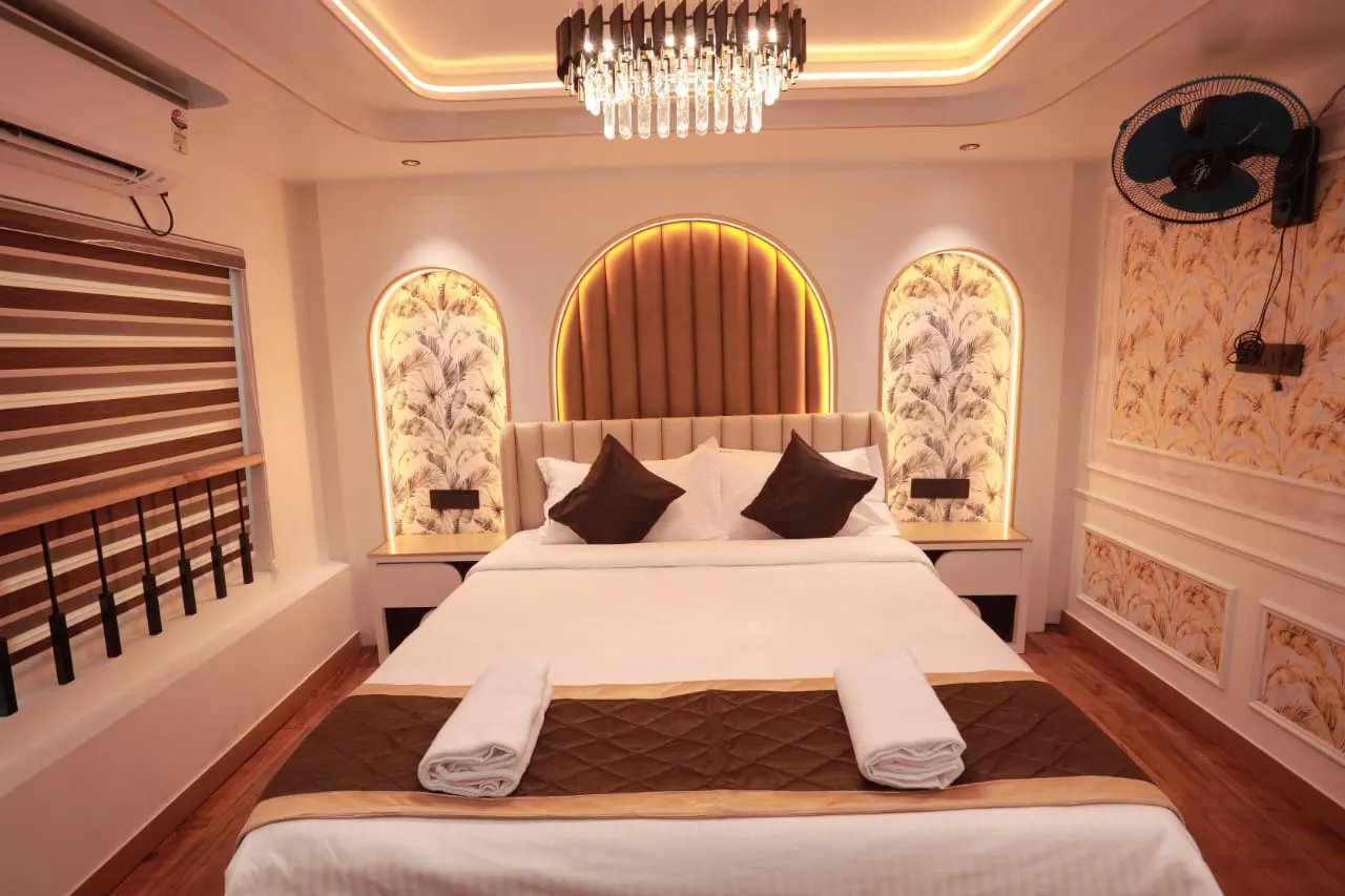 Fair Land Premium 4 - 4 Bedroom Premium Houseboat Interior View | Alleppey Backwaters | Alleppey Green Tourism