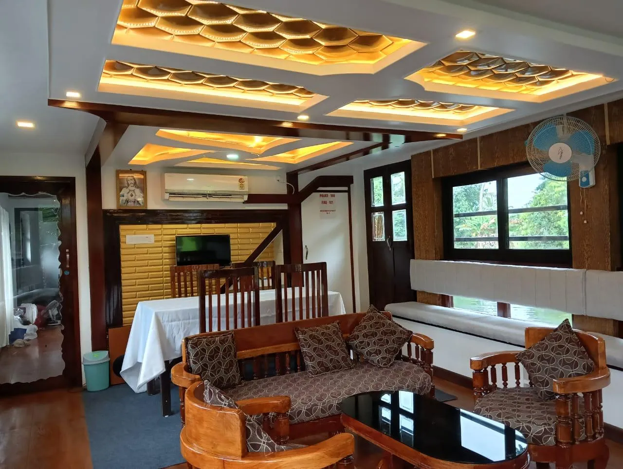 Blue Finz - 1 Bedroom Premium Houseboat Interior View | Kerala Houseboat Cruise | Alleppey Green Tourism