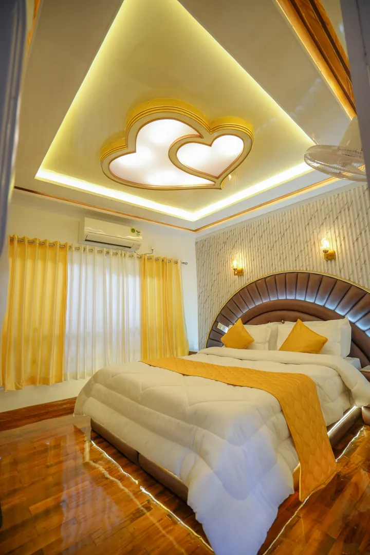 Lake Surya Luxury - 1 Bedroom Luxury Houseboat Interior View | Alleppey Backwaters | Alleppey Green Tourism