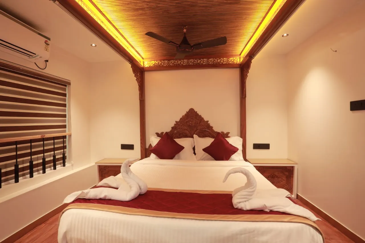 Fair Land Premium 4 - 4 Bedroom Premium Houseboat Interior View | Kerala Houseboat Cruise | Alleppey Green Tourism