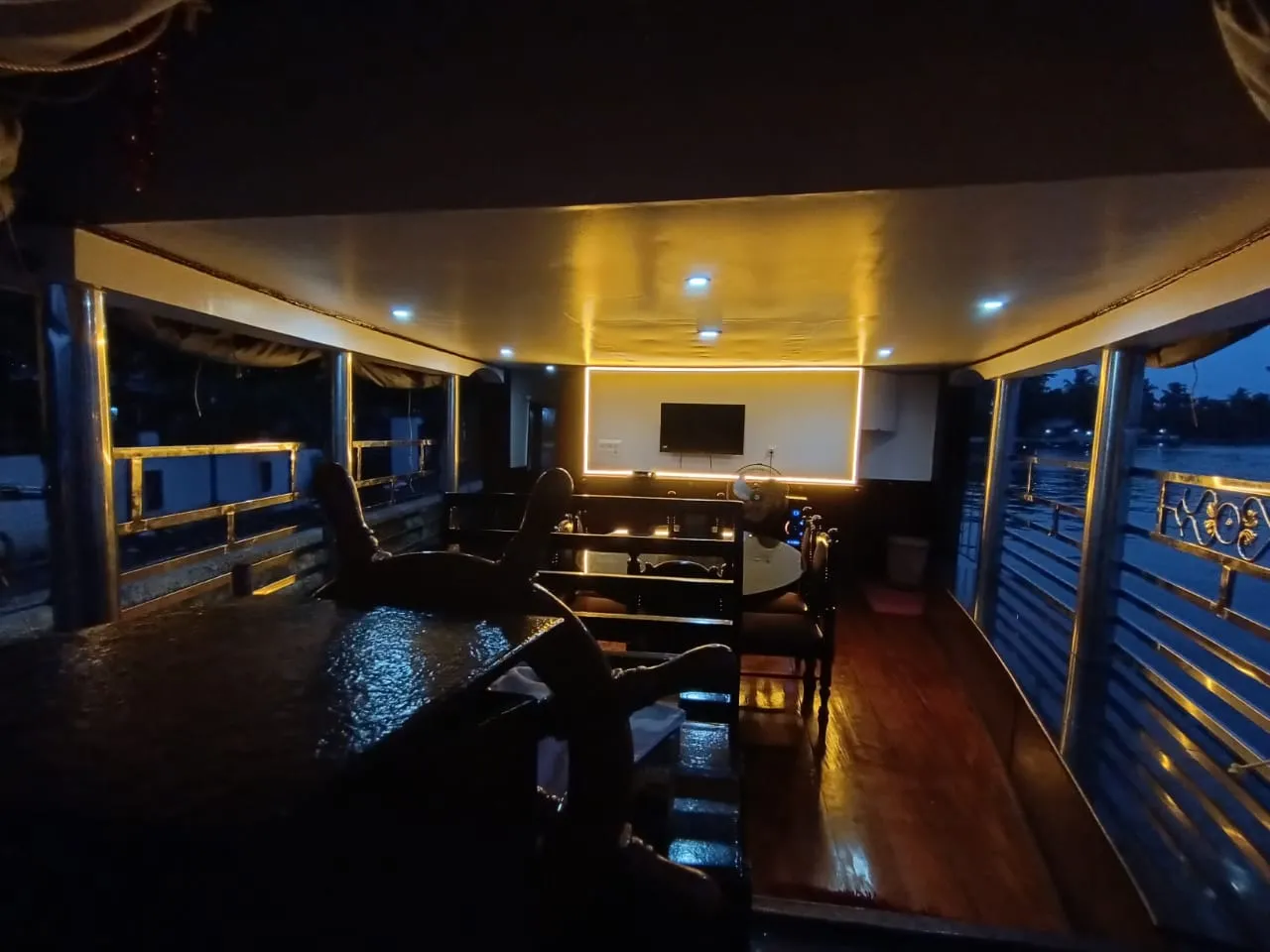 Manikandan Deluxe - 2 Bedroom Deluxe Houseboat Interior View | Alleppey Backwaters | Alleppey Green Tourism