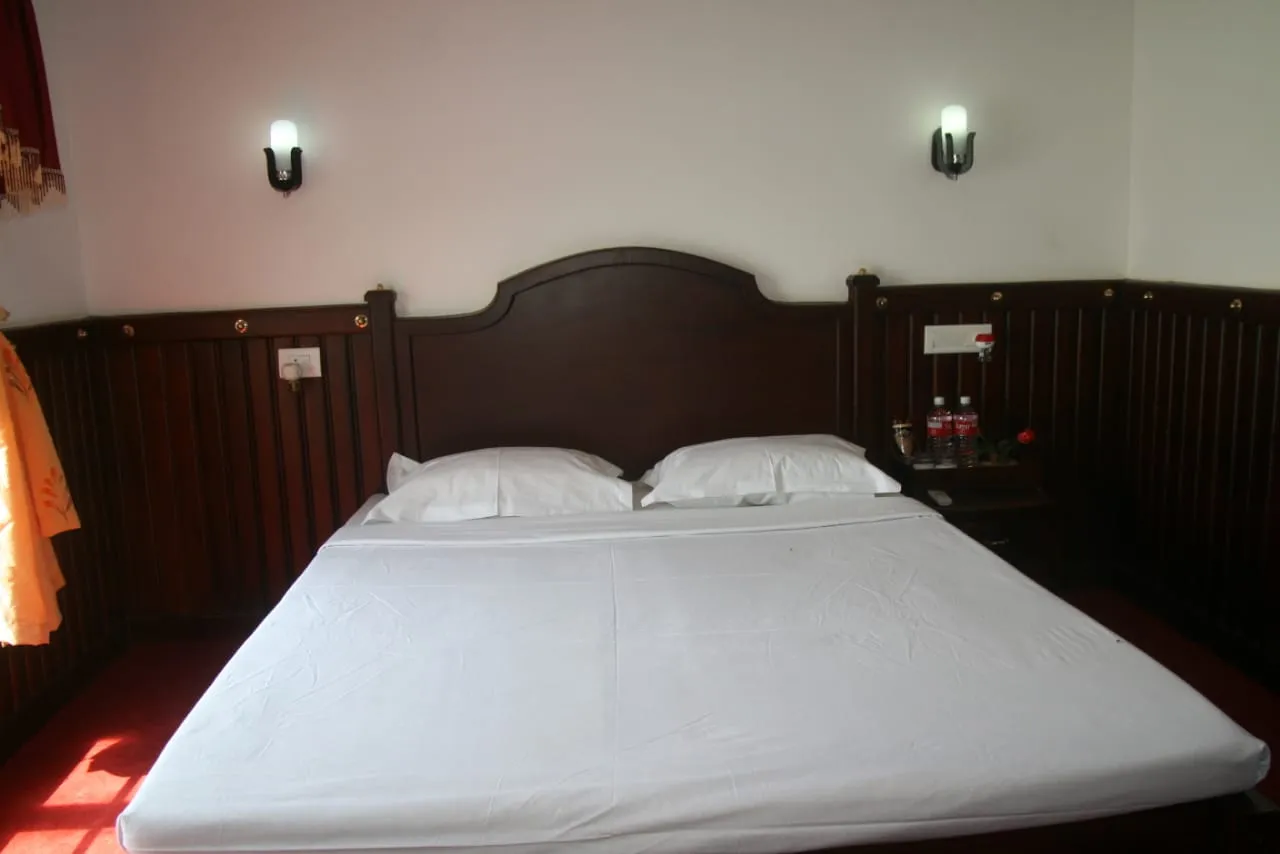 Manikandan Deluxe - 2 Bedroom Deluxe Houseboat Interior View | Alleppey Backwaters | Alleppey Green Tourism